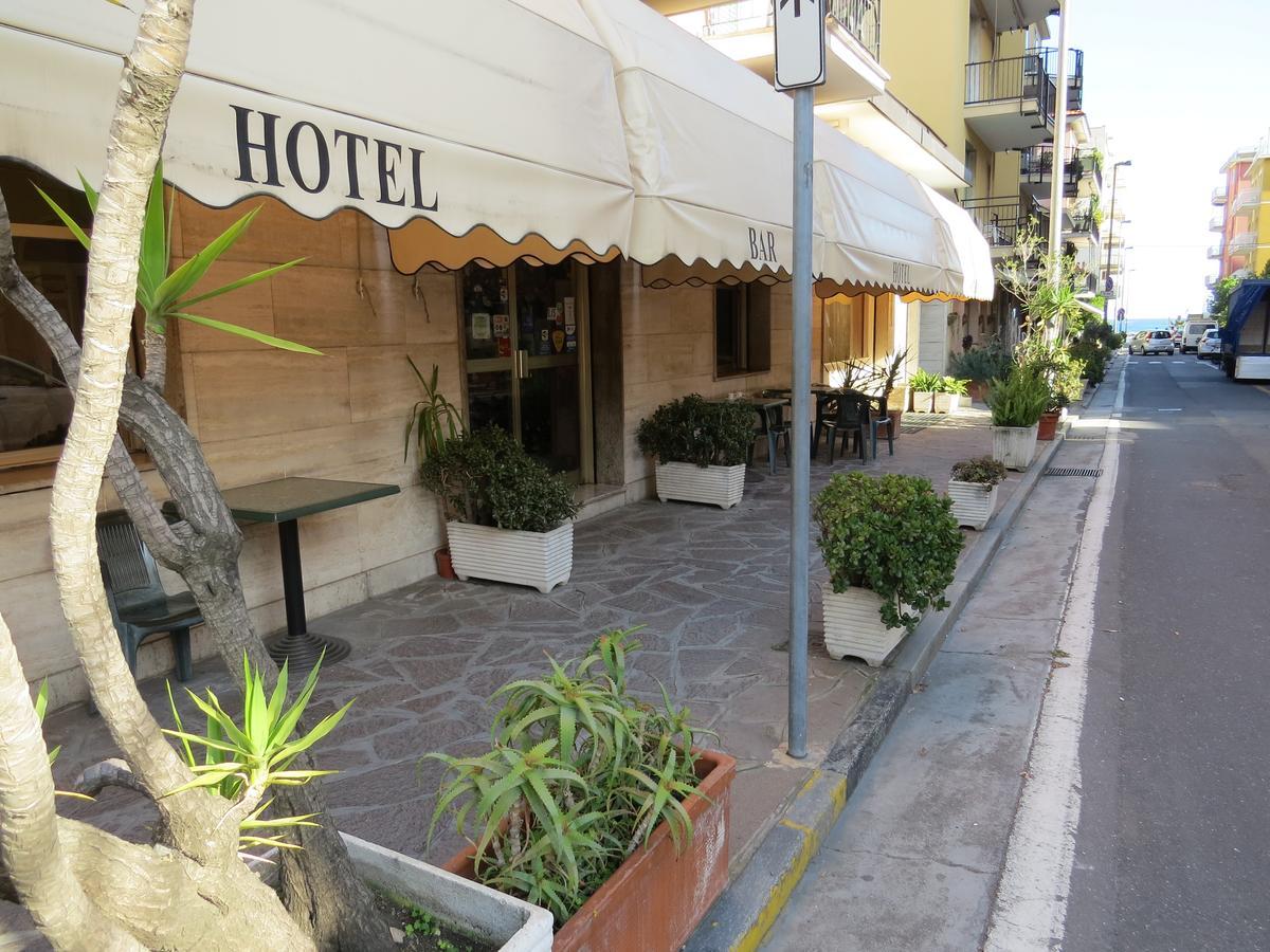 Hotel Fortuna サン・バルトロメーオ・アル・マーレ エクステリア 写真