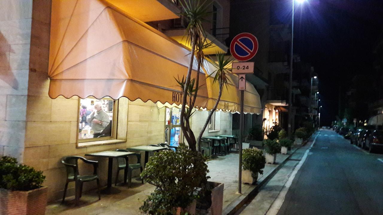 Hotel Fortuna サン・バルトロメーオ・アル・マーレ エクステリア 写真