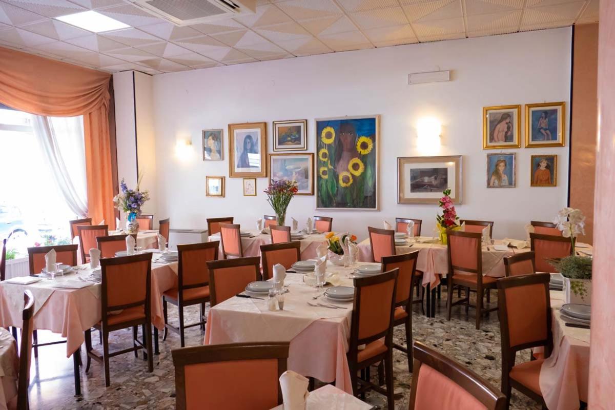 Hotel Fortuna サン・バルトロメーオ・アル・マーレ エクステリア 写真